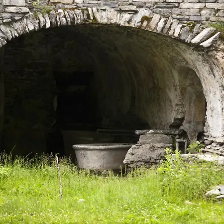 Palazzo Gamboni Swiss Historic Hotel Comologno